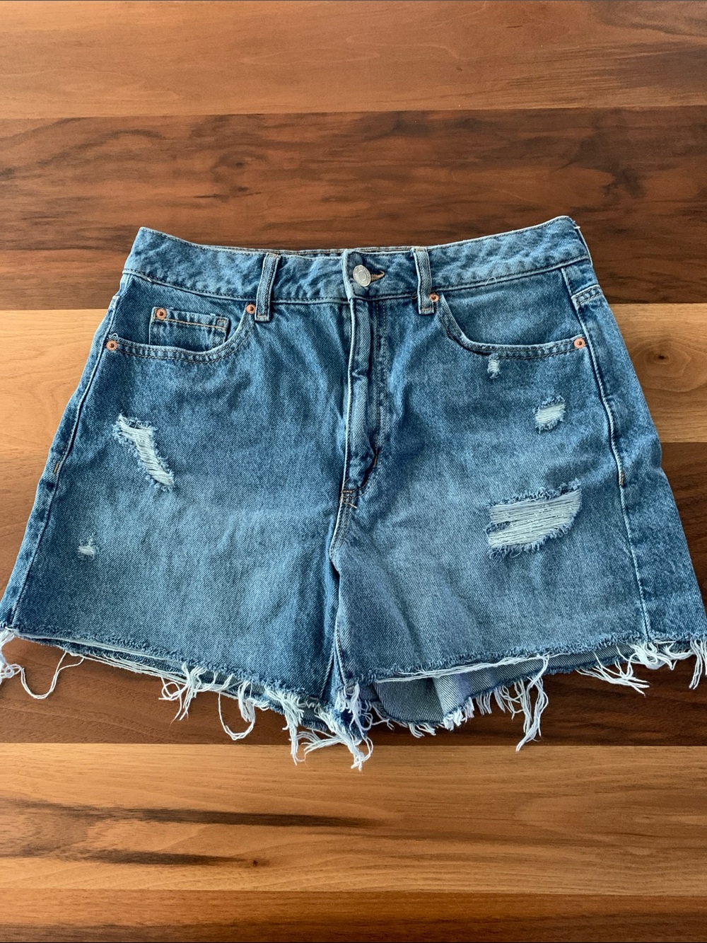Garage High-Rise Mom Distressed Denim Shorts - Blue Size 9/29 - Picture 2 of 4